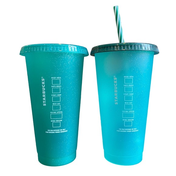 Starbucks 24oz Green Holiday 2022 Cold Cups Set of 2 w/ Lids & 1 Straw - Picture 2 of 4